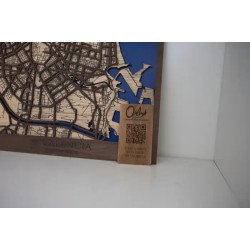 Detalle del grabado del mapa de Valencia en madera artesanal
