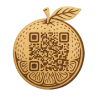Placa de madera artesanal en forma de naranja con código QR”