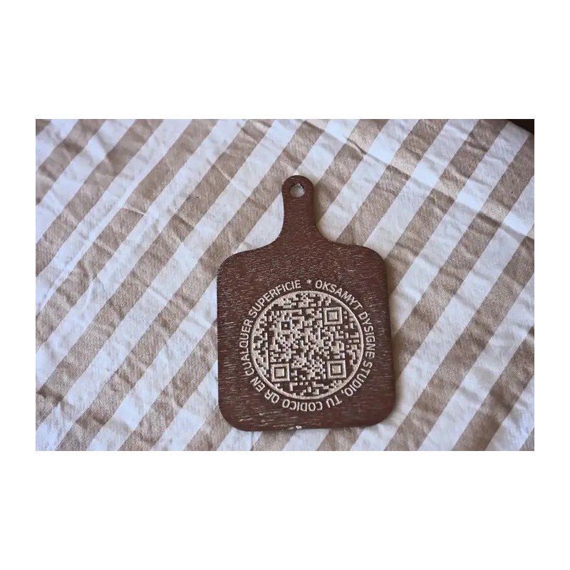 Tabla decorativa de materiales naturales hecha a mano